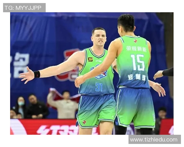 浙江男篮主场告捷,林庭谦神奇绝杀帮助球队逆转取胜 浙江男篮主场告捷,林庭谦神奇绝杀帮助球队逆转取胜