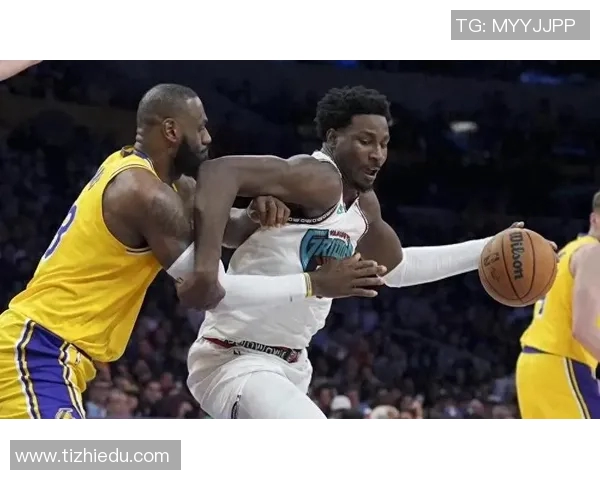 灰熊与爵士激战正酣双方拼尽全力争夺胜利精彩回顾 灰熊与爵士激战正酣双方拼尽全力争夺胜利精彩回顾