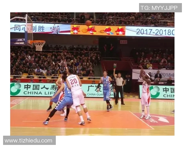 火箭队与猛龙队常规赛激战正酣球迷期待精彩对决与精彩表现 火箭队与猛龙队常规赛激战正酣球迷期待精彩对决与精彩表现